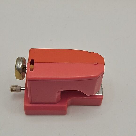 Vintage Barbie Wind Up 1980s Sewing Machine Miniature - Picture 4 of 15
